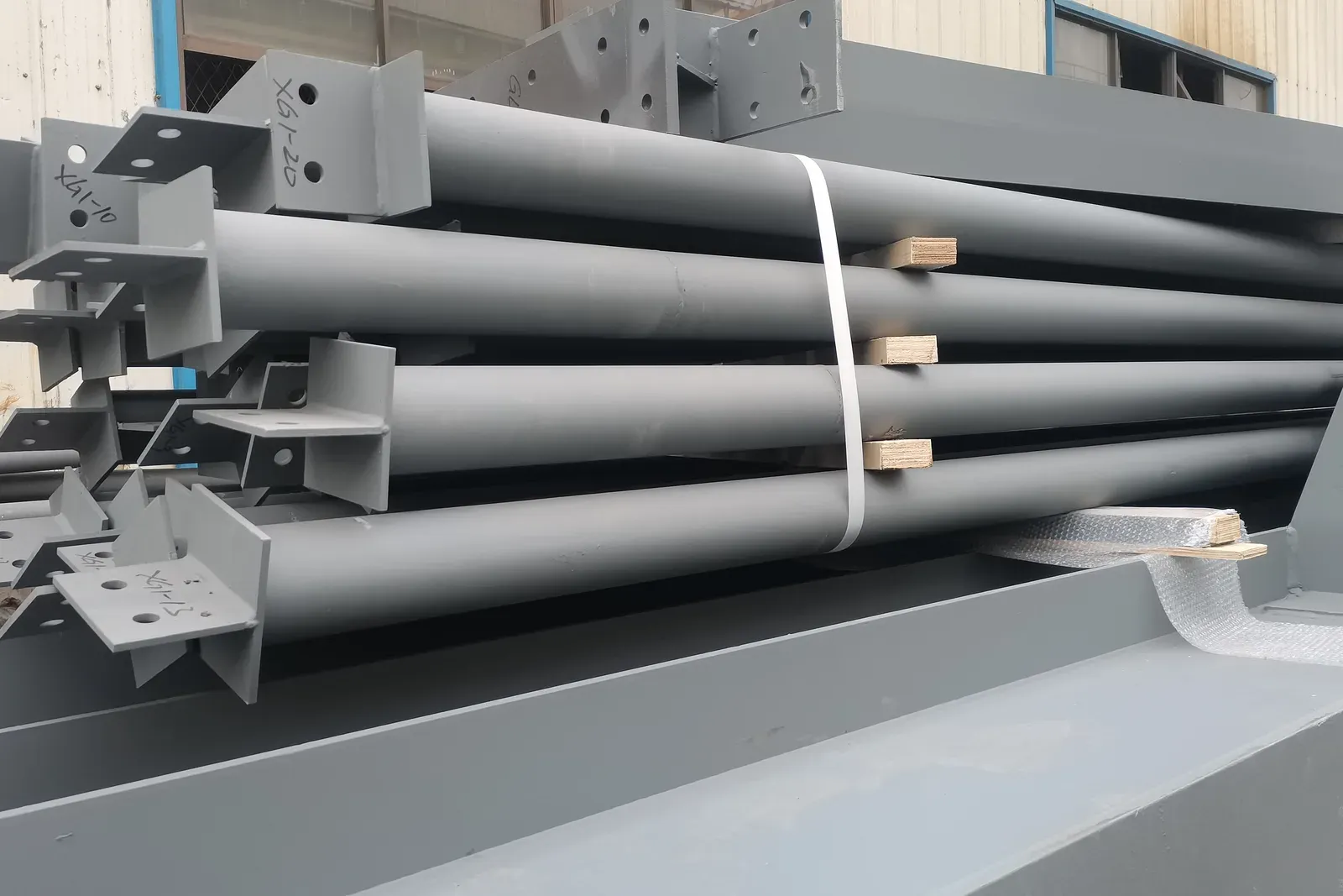 Connection detail. End-plates and stiffeners fitted, marked and banded.