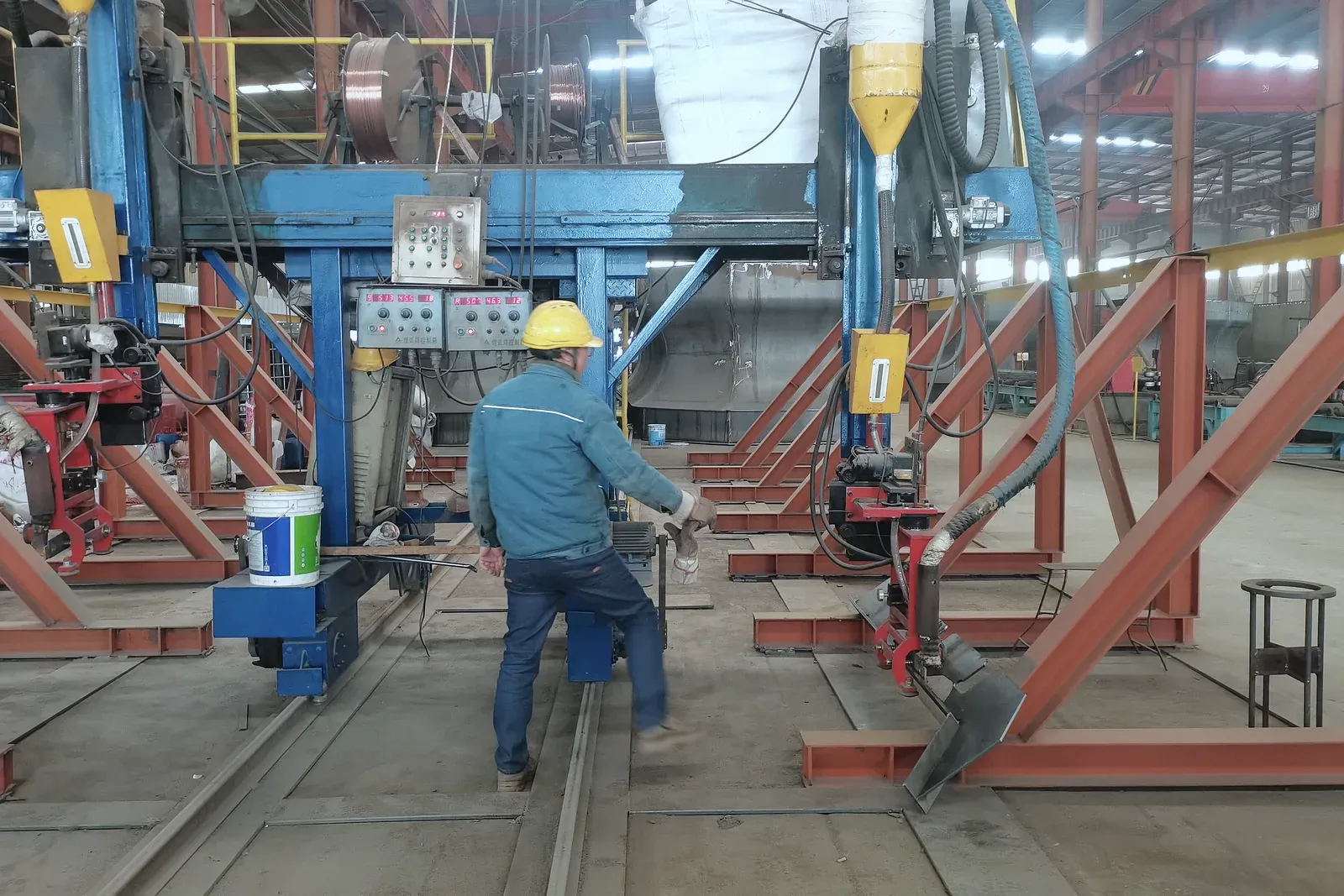 Automated welding. Submerged-arc gantry welding of built-up H-sections.